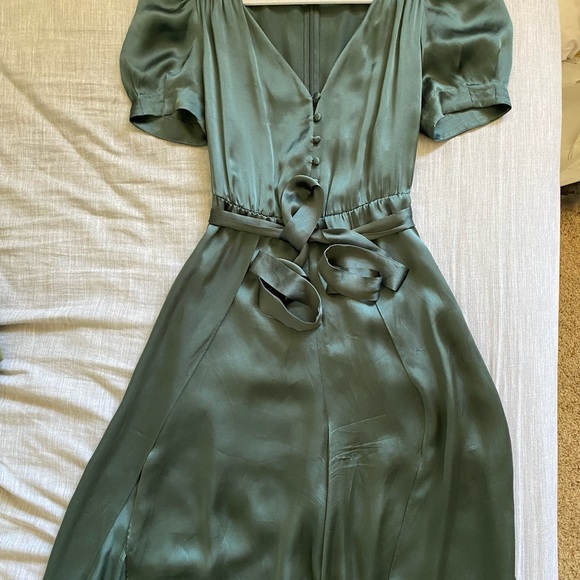 & Other Stories 100 % Silk Emerald Green Jumpsuit Romper - Picture 2 of 3